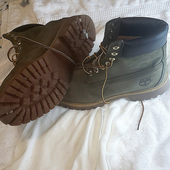 Shoes - Picture 1 of 2